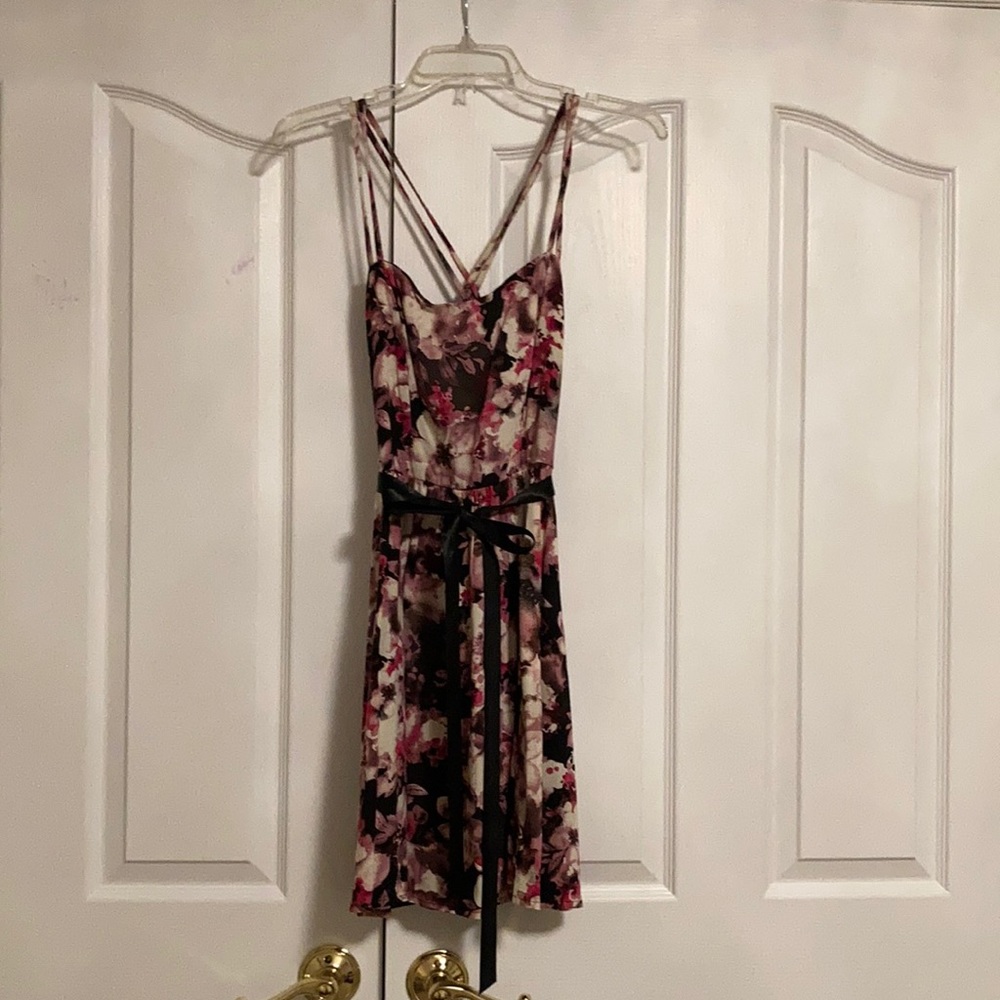 Charlotte Russe floral dress w black belt ribbon💫